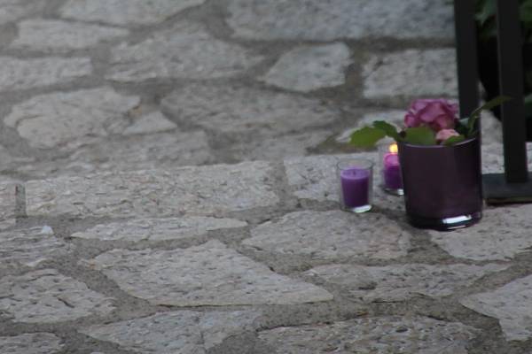 Detalles de velas y flor