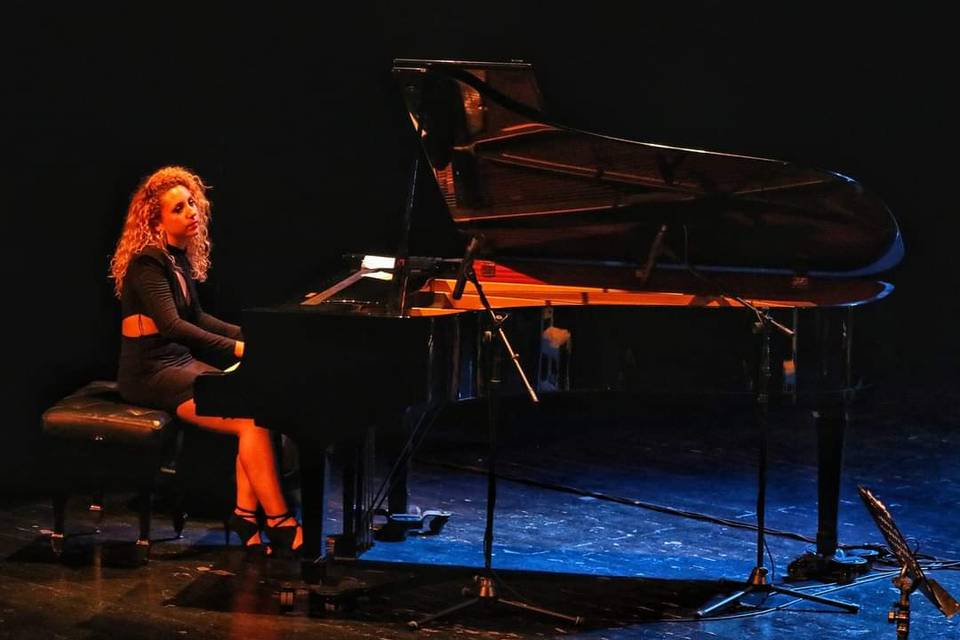 Miranda Fernández al piano