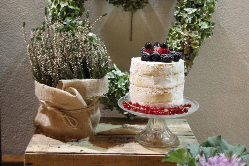 Naked cake con frutos rojos