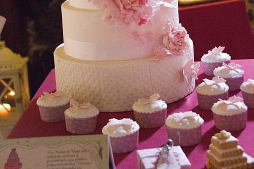 Tarta peonía y cupcakes