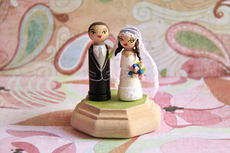 Figuras de madera para tarta nupcial