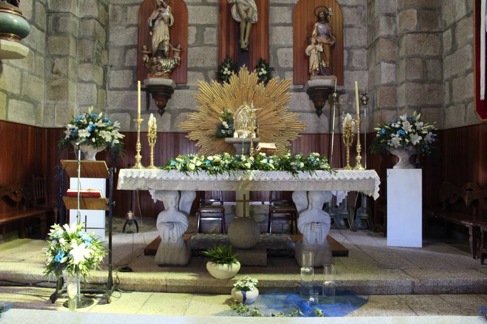 Decoración de altar en azul