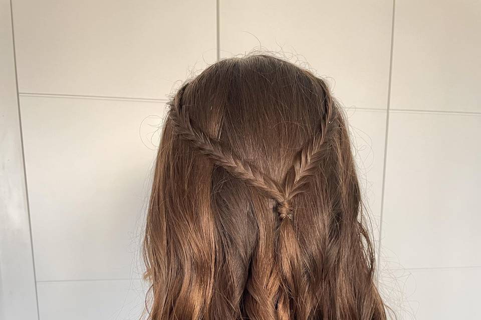 Semirecogido con trenzas