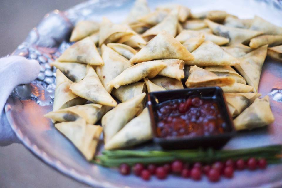 Taquitos de salmón marinado