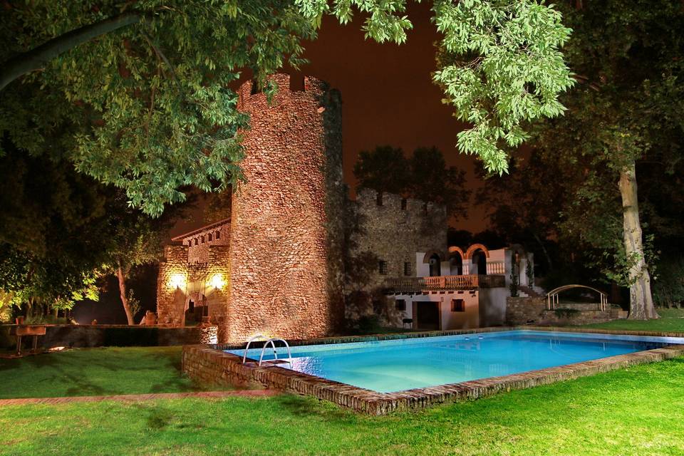 Castillo torre cellers piscina