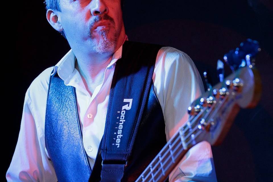 Miguel Angel, bajista