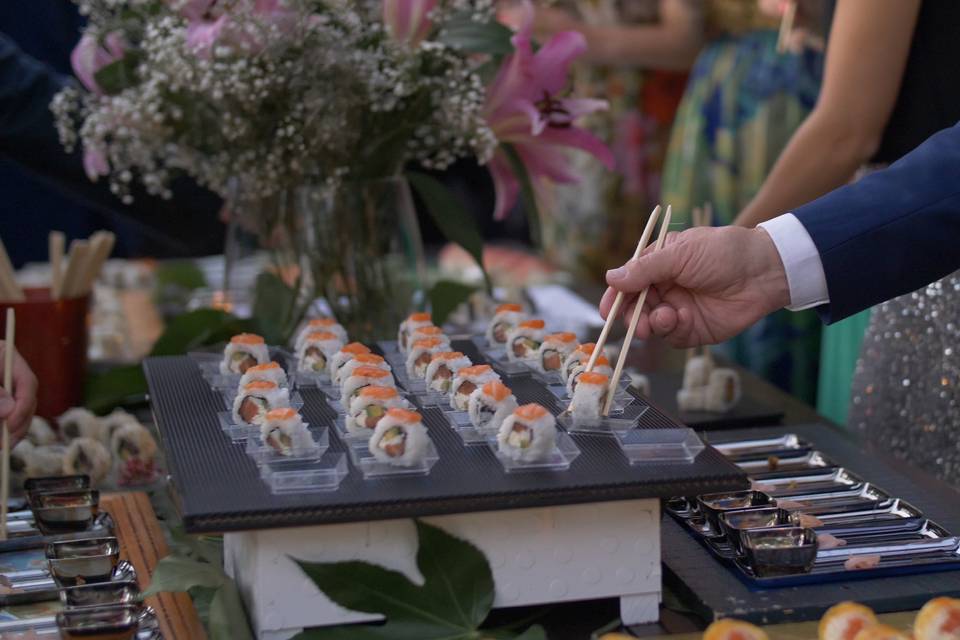 Mesa temática de sushi