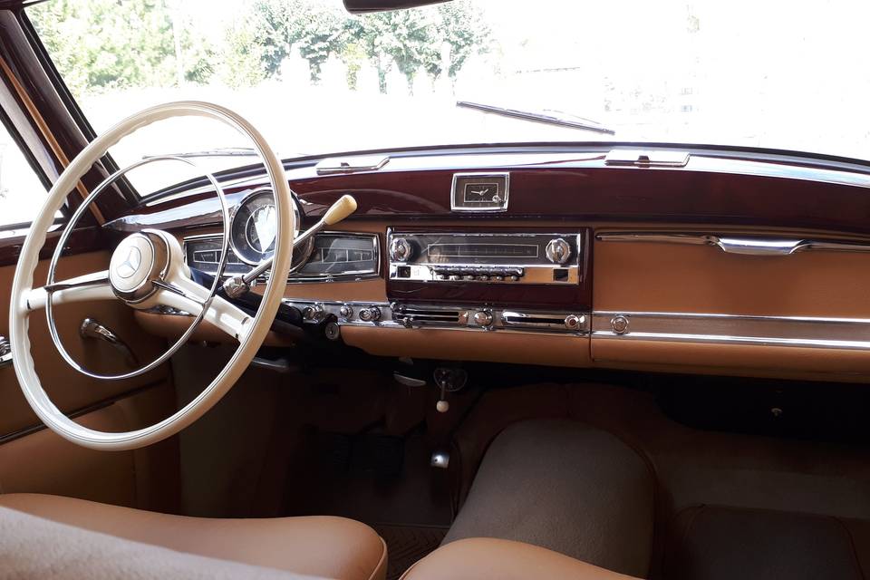 Interior del Mercedes Adenauer de 1952