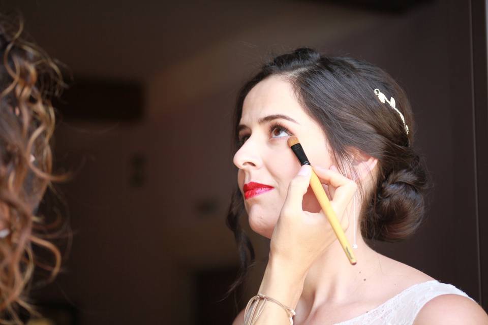 Maquillaje y peinado