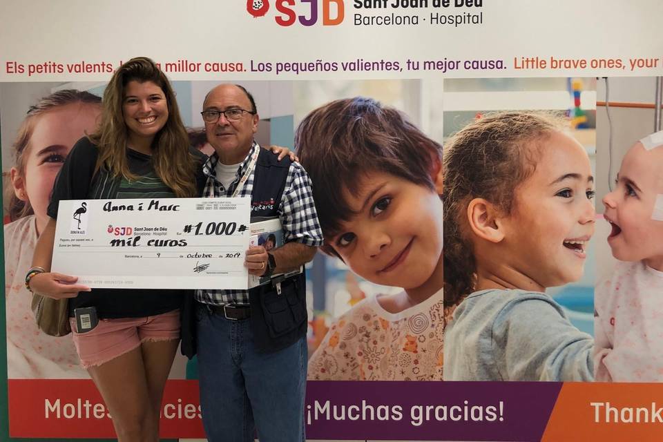 Entrega de cheque al hospital