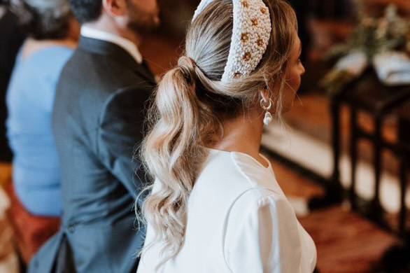 Novia con diadema