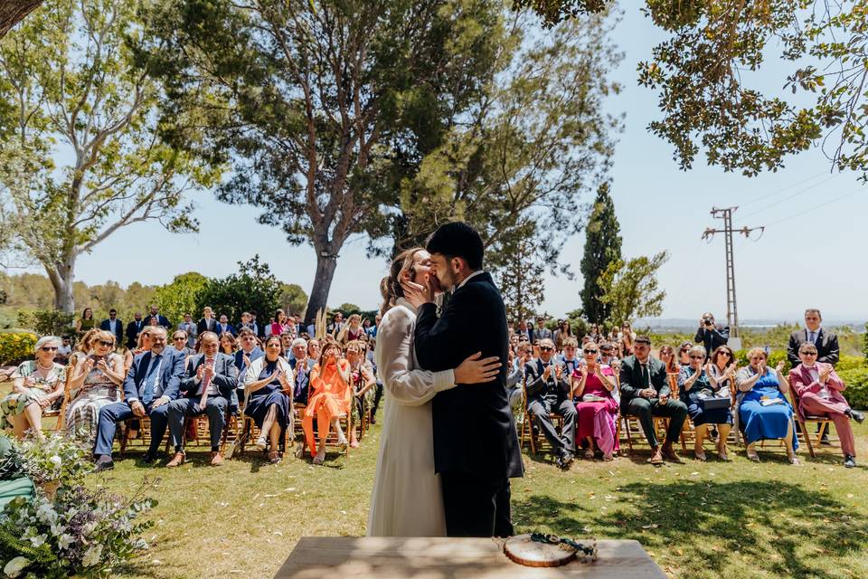 Beso en ceremonia