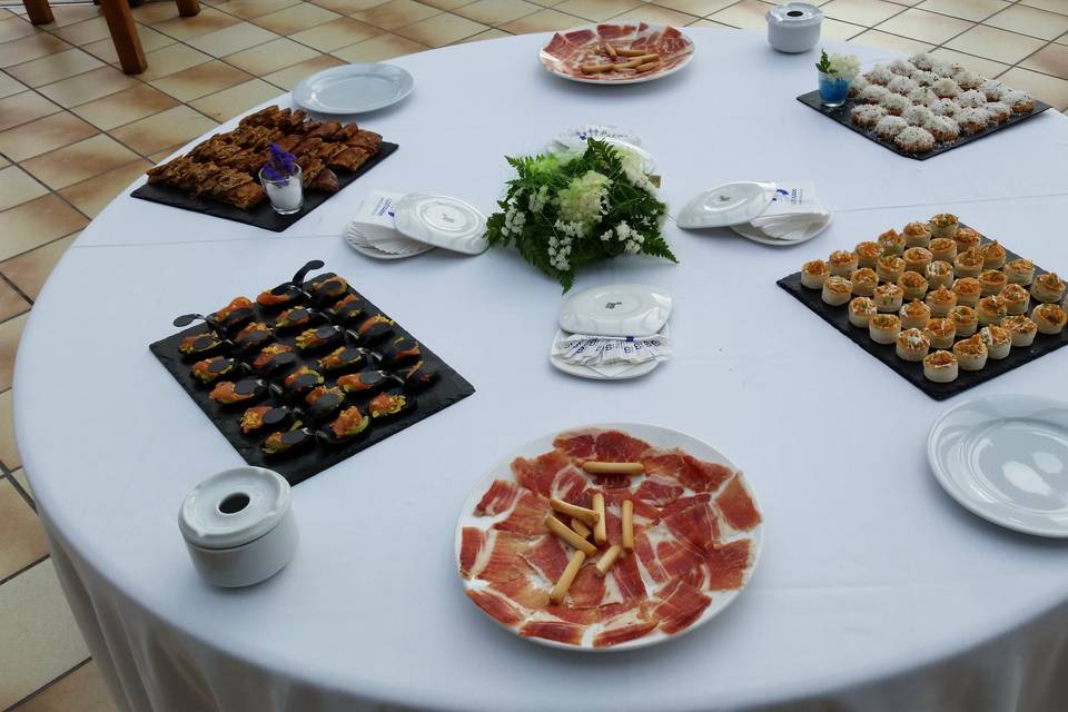 Mesa de aperitivos