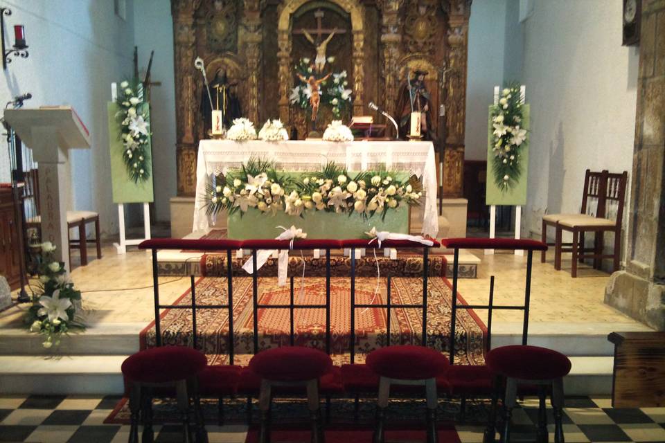 Conjunto floral altar central