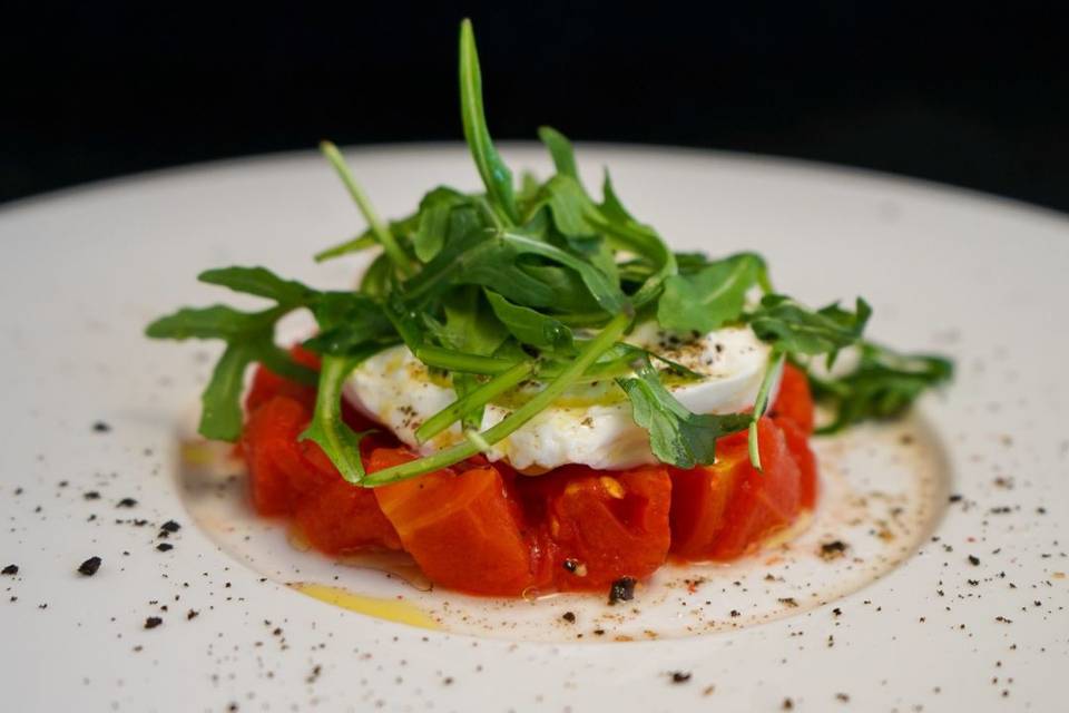 Burrata con tomate confitado