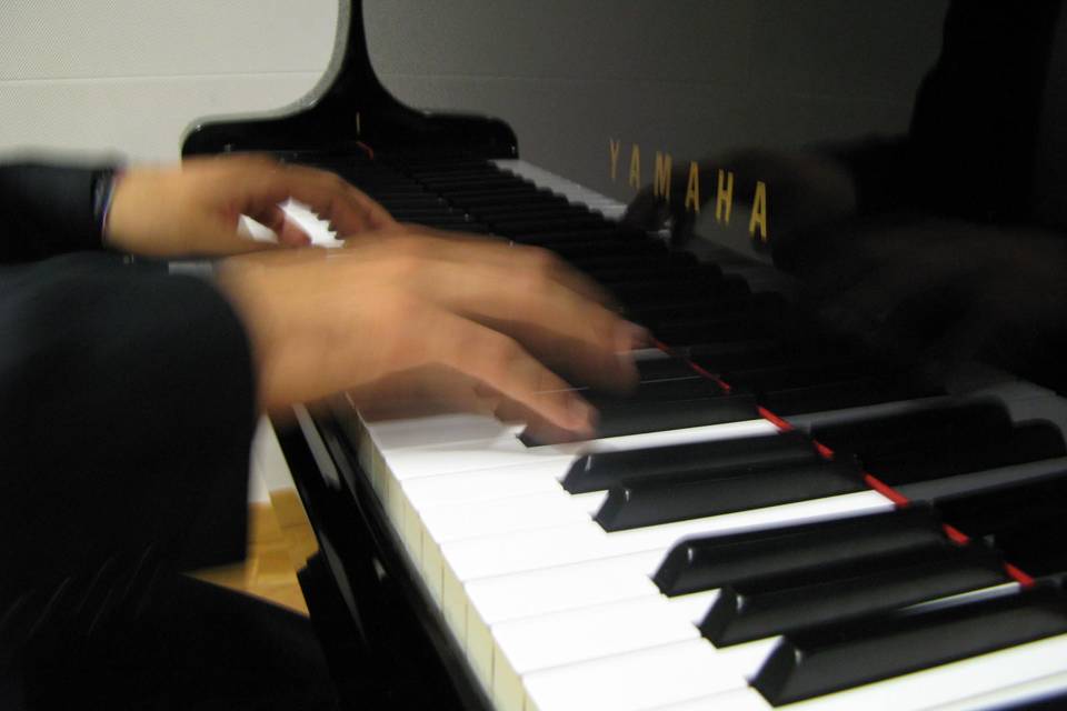 Música de las manos de un gran pianista