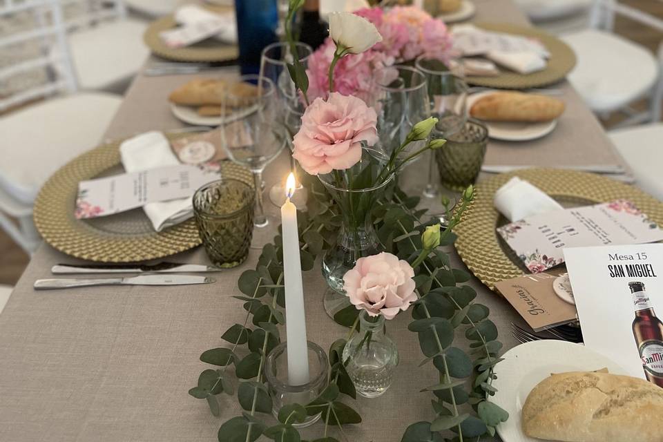Detalle mesa invitados