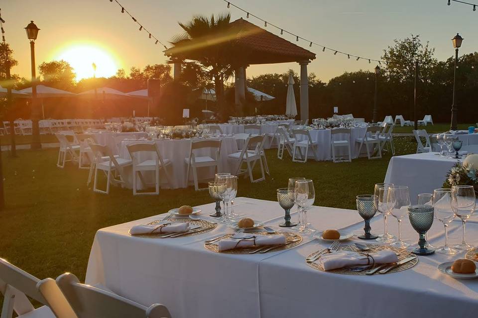 Jardín preparado para boda