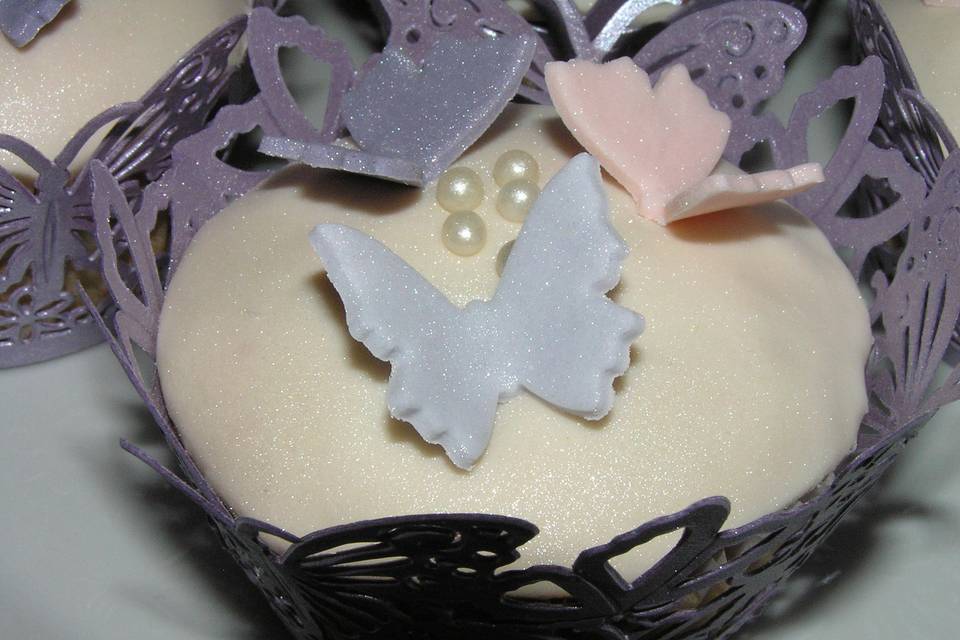 Detalle de mariposas en cupcake