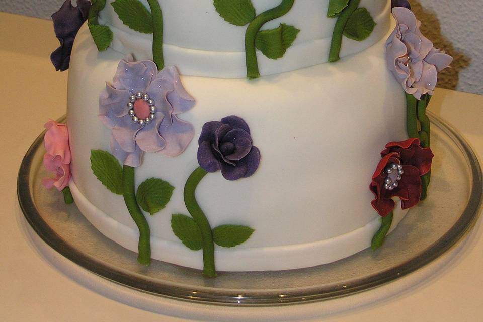 Tarta de boda con motivos florales