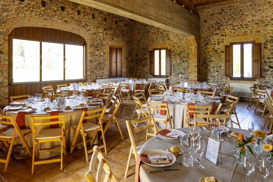 MESA_BODA_REDONDA_LINO_BEIGE_CENTRO_FLORES