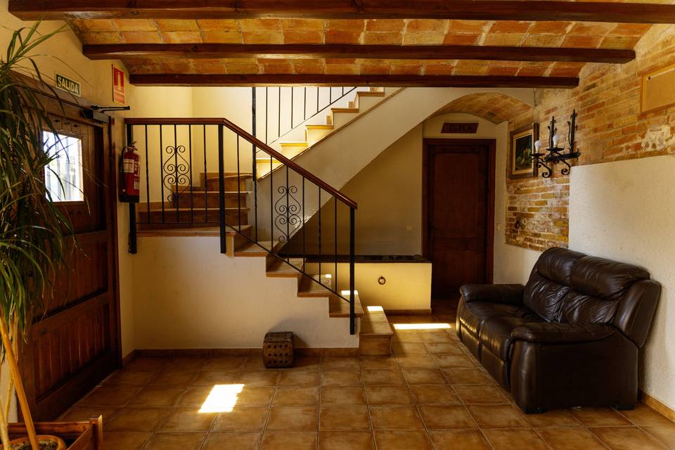 SOFA_CUERO_MARRON_TRES_PLAZAS