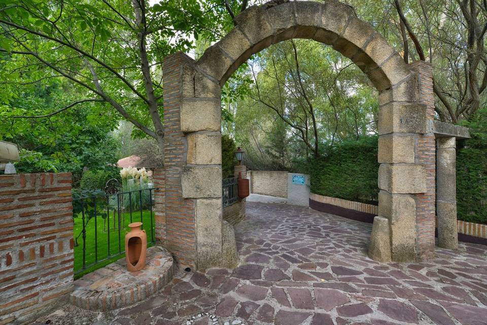 Arco de acceso a jardines