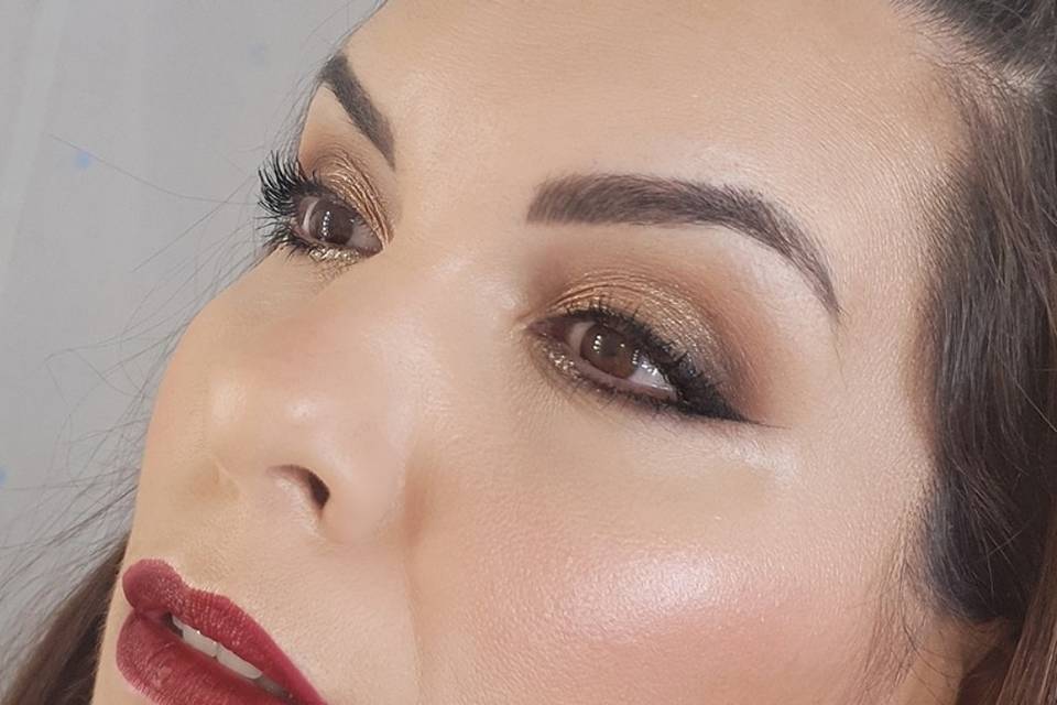 Ana Lobo - Maquilladora Profesional