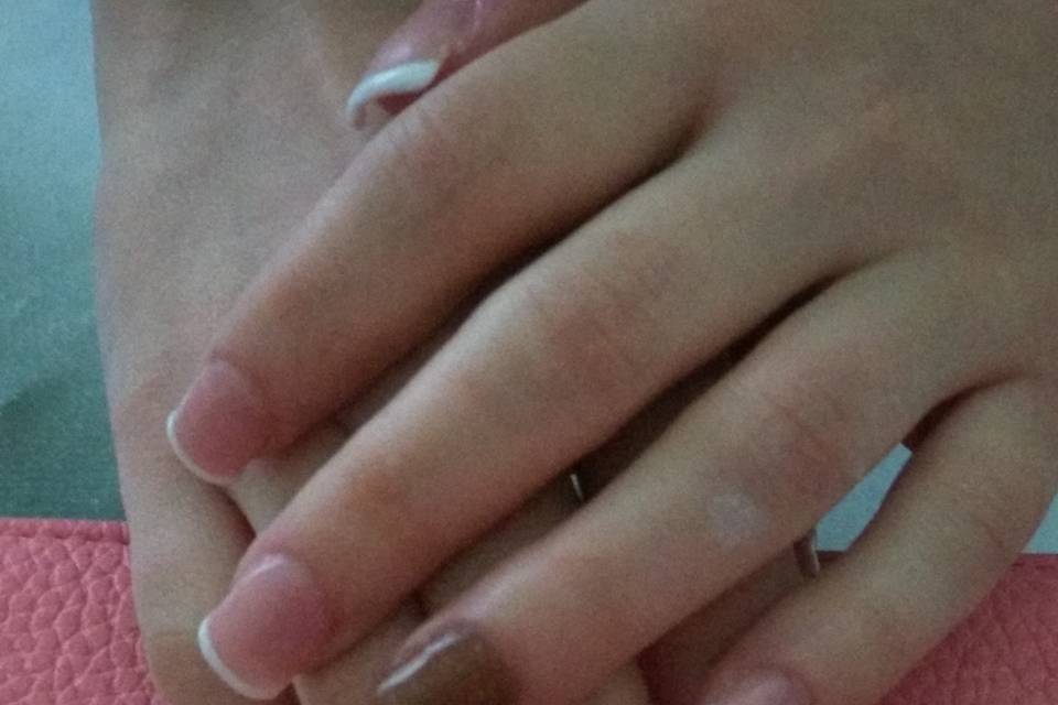 Manicura nude de novia