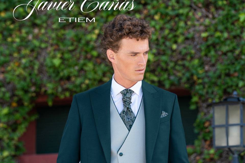 Traje novio verde