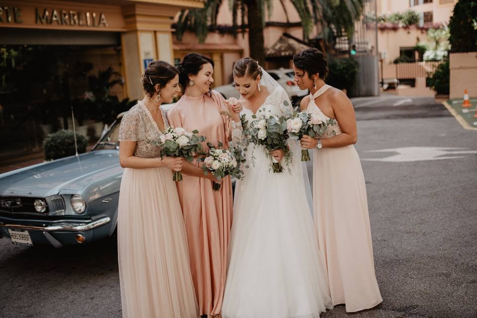 Antonia and bridesmaids