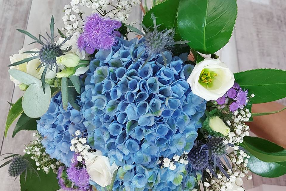 Ramo con hortensias azules