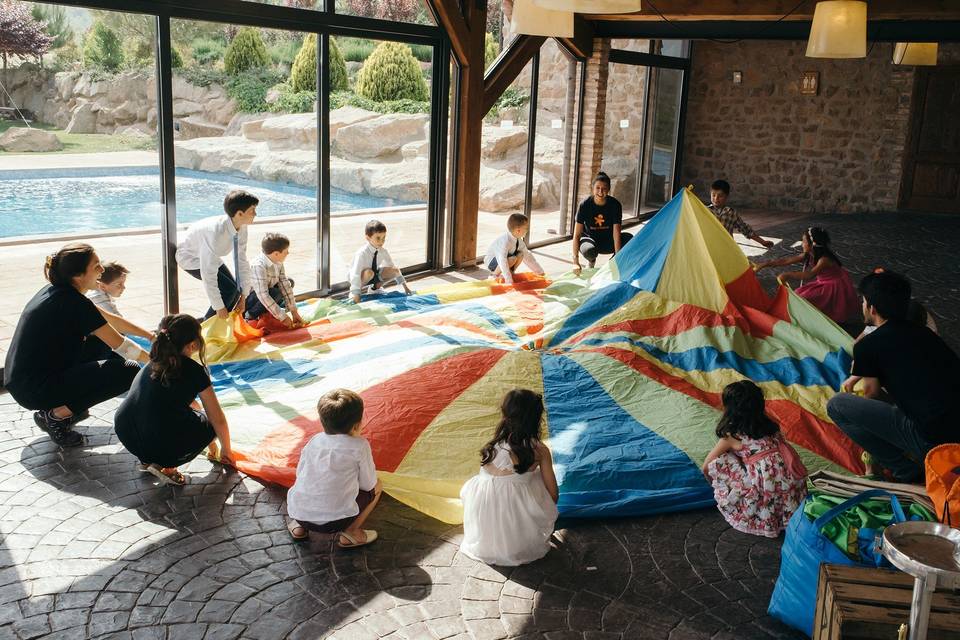 Festactivitat -  Monitores y canguros para niños