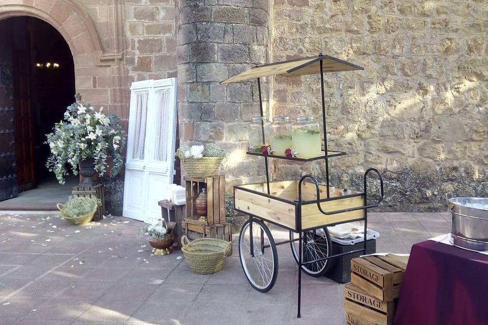 Carrito de limonada en ceremon