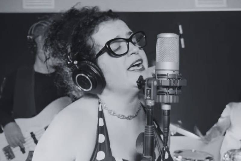 Leila, voz