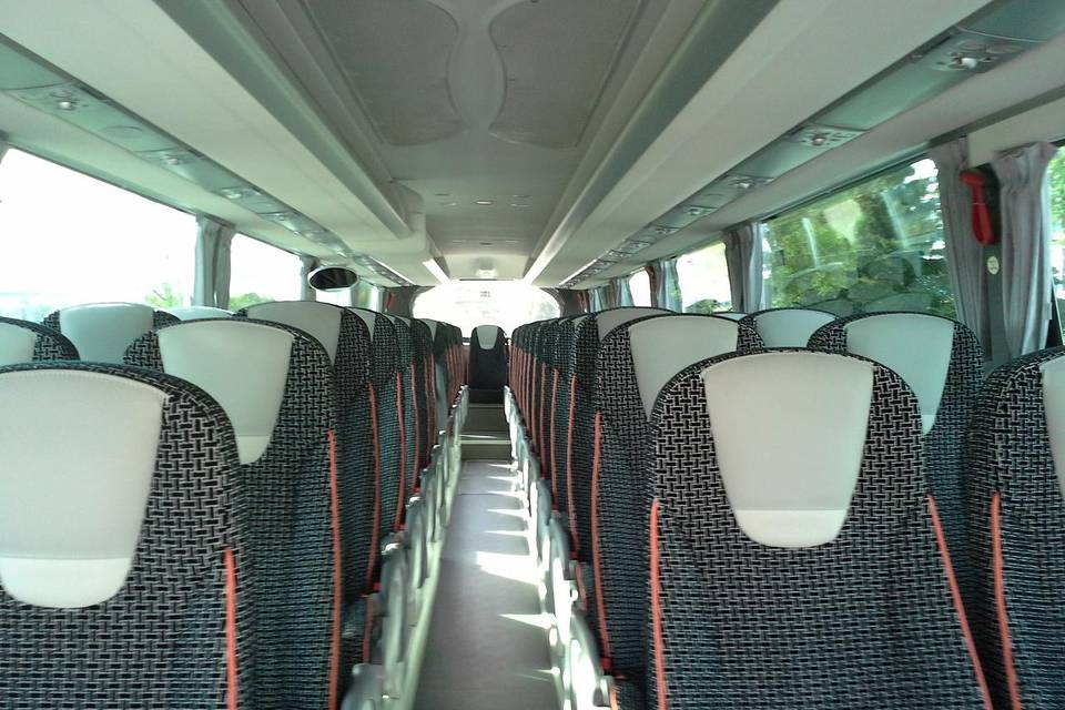 Interior autobus de 55 plazas