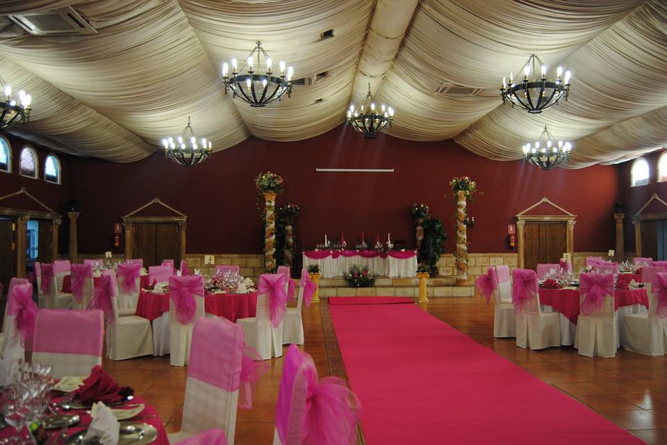 Salón montado en fucsia