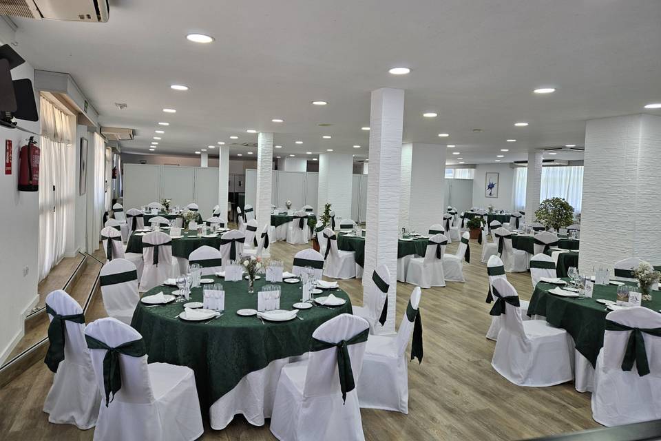 Mantel Verde con sillas con fu