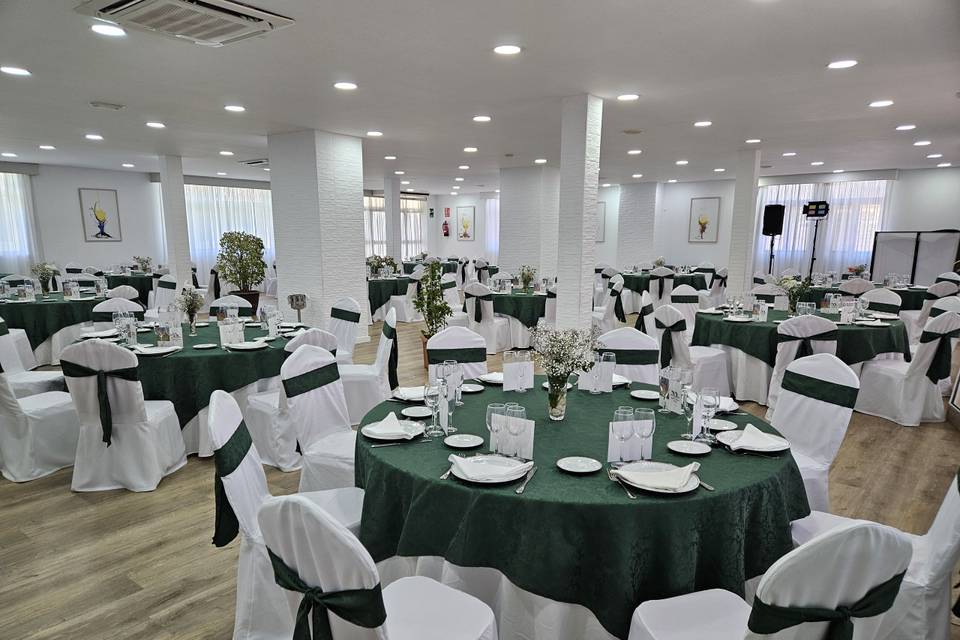 Mantel Verde con sillas con fu