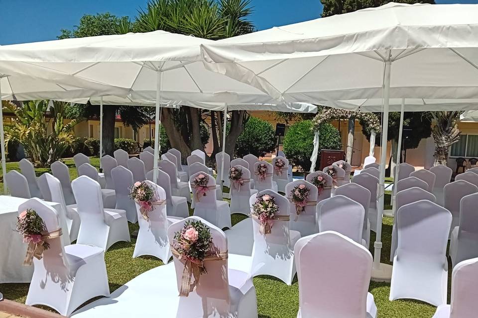 Montaje blanco y rosa