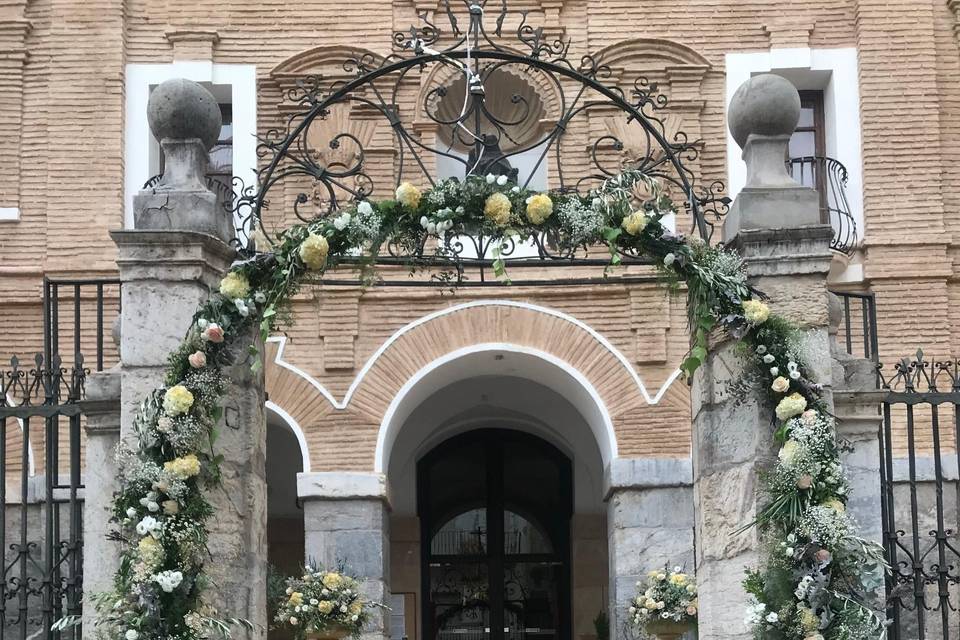 Arco y decoración entrada