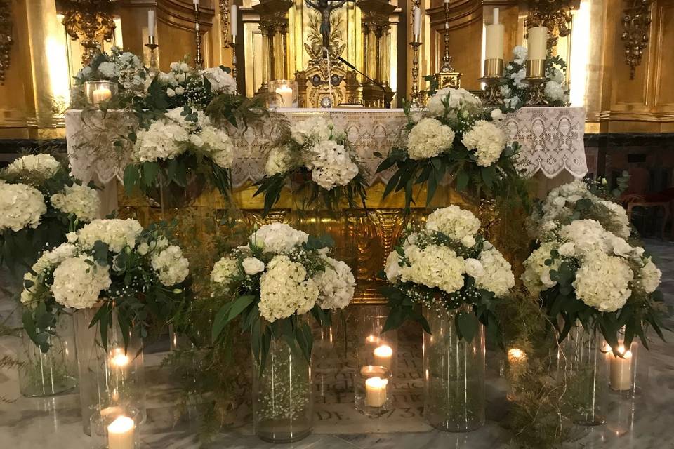Altar, cristal, velas, hortensias