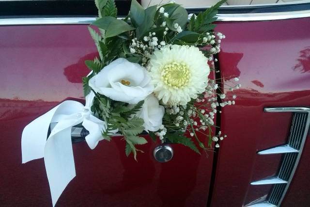 Decoración de coche clasico para boda en Zaragoza. - Floristería