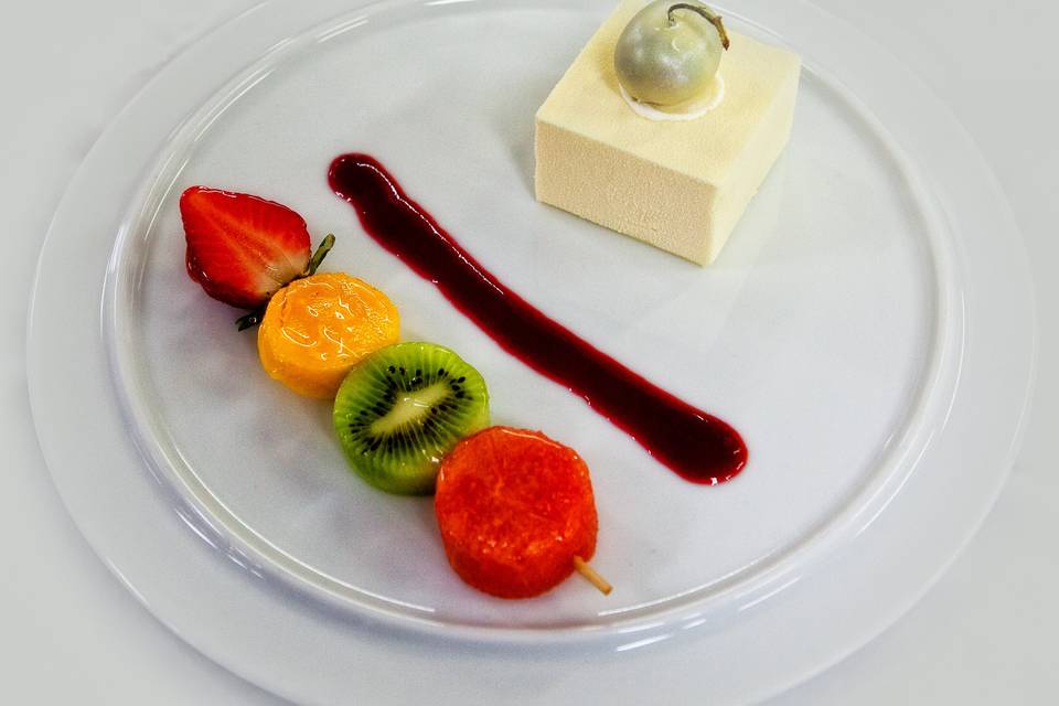 Mousse piñones y b. Fruta