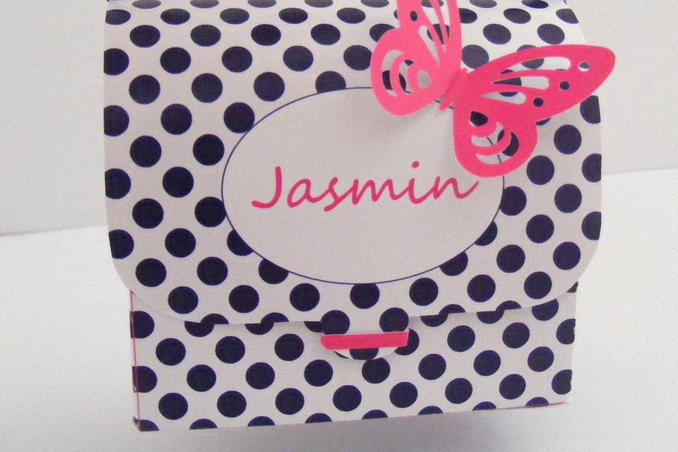 Detalle bolso con mariposa