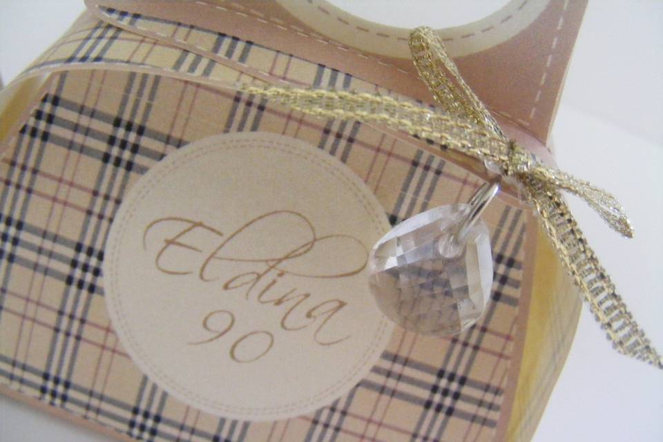 Detalle bolso con piedra