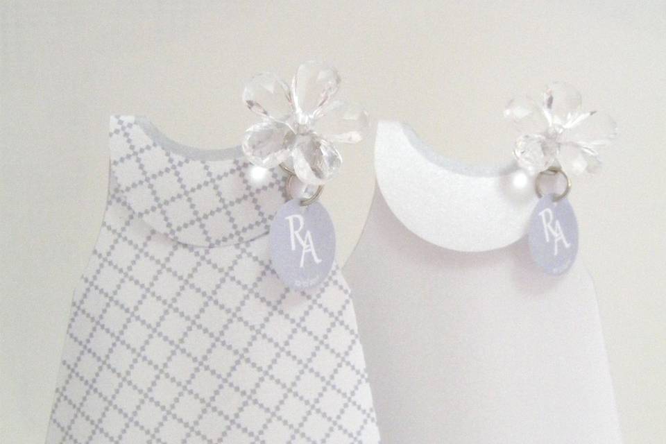 Detalle vestido con flor