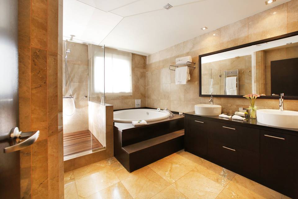 Baño jacuzzi grand suite