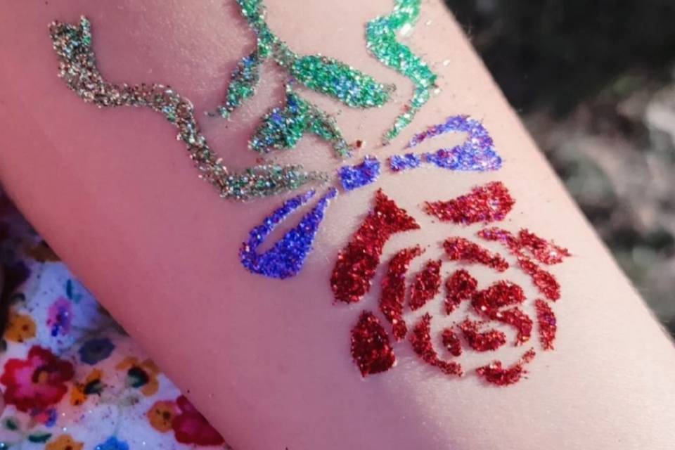 Tatuajes de glitter preciosos