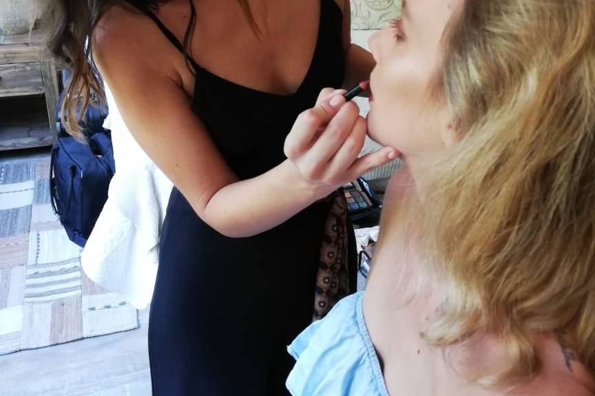 Maquillaje y peinado